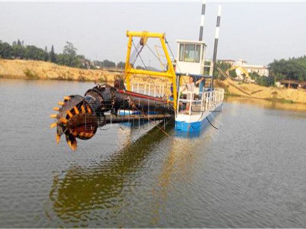 福建絞吸抽沙船工作現(xiàn)場(chǎng).jpg